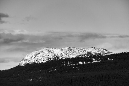 Landscape along County Road 255 between Vinstra and Sk&aring;bu, Norway, April 2026.