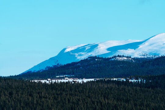 Landscape along County Road 255 between Vinstra and Sk&aring;bu, Norway, April 2026.