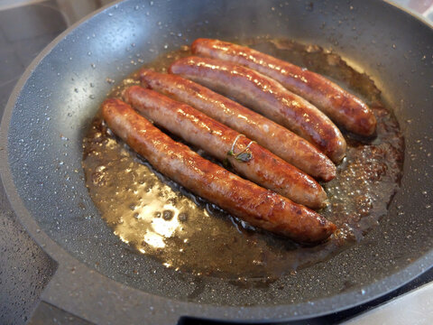 Lammbratw&uuml;rste in der Pfanne braten