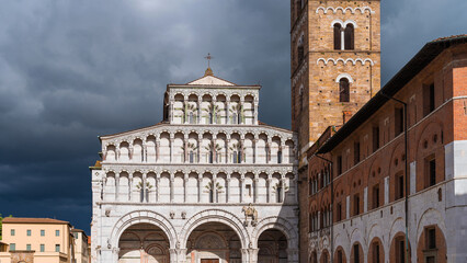 Fototapeta premium San Martino Church (Lucca Cathedral) beautiful medieval architectures among stormy clouds
