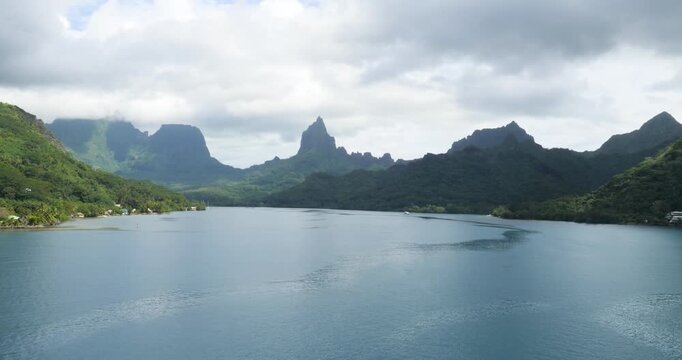 Panoramic view of Opunohu Bay with mount Mouaroa, mount Rotui and mount Tohivea, island of Moorea, French Polynesia.