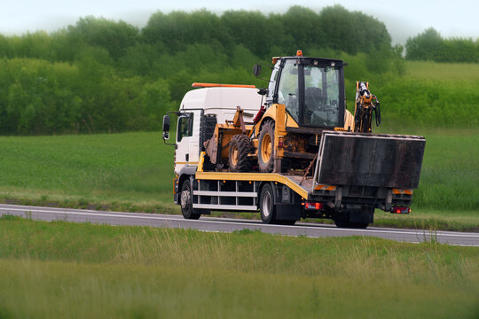 Logistics transport for large construction machinery
