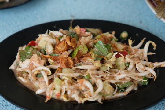 Karedok is a typical Sundanese, West Javanese raw vegetable dish, which is often referred to as a typical Indonesian salad because it consists of a mixture of fresh vegetables drizzled with sweet and 