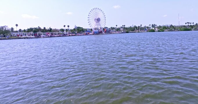 The
Laguna del Carpintero, located in the heart of Tampico, Tamaulipas, is famous for being a unique urban ecosystem where nature and the city coexist, standing out mainly for its large population of 