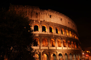 Naklejka premium Ancient amphitheater illuminated at night