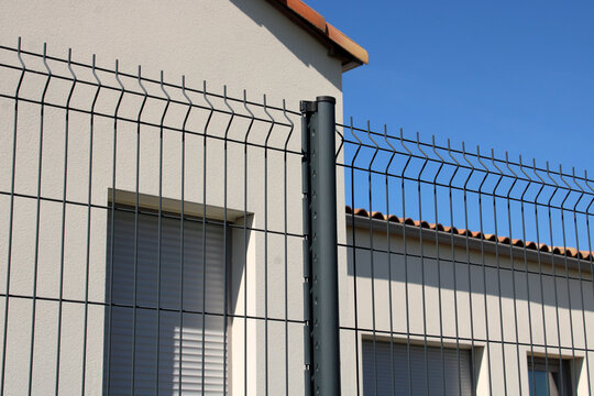 Panneau rigide grillage cl&ocirc;ture noir anthracite en acier galvanis&eacute;, cl&ocirc;ture autour de la maison