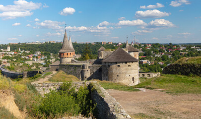 Obraz premium Medieval Kamianets-Podilskyi Castle at sunset with ancient bridge