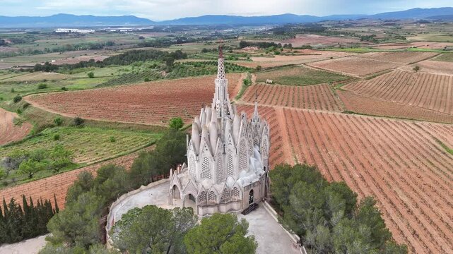 Santuario Mare de D&eacute;u de Montserrat en Montferri, Tarragona, de Josep Maria Jujol, colaborador de Gaud&iacute;