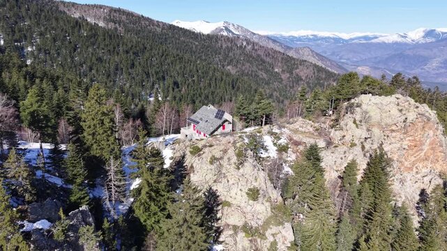 Le refuge de Mariailles situ&eacute; dans les massif du Canigou dans le d&eacute;partement des pyr&eacute;n&eacute;es orientales en r&eacute;gion Occitanie.