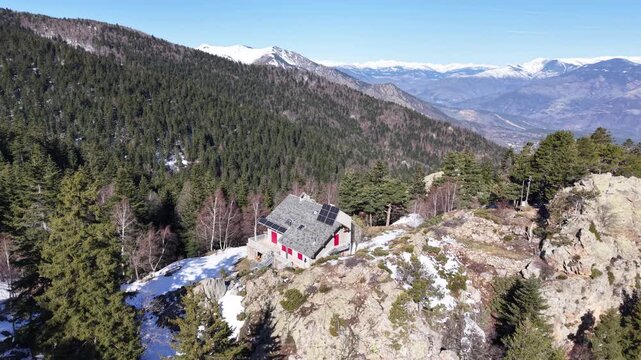 Le refuge de Mariailles situ&eacute; dans les massif du Canigou dans le d&eacute;partement des pyr&eacute;n&eacute;es orientales en r&eacute;gion Occitanie.