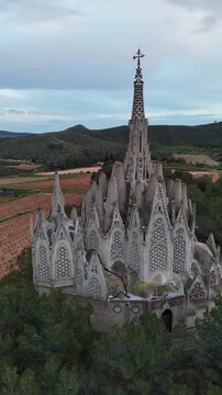 Santuario Mare de D&eacute;u de Montserrat en Montferri, Tarragona, de Josep Maria Jujol, colaborador de Gaud&iacute;