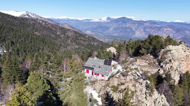 Le refuge de Mariailles situ&eacute; dans les massif du Canigou dans le d&eacute;partement des pyr&eacute;n&eacute;es orientales en r&eacute;gion Occitanie.