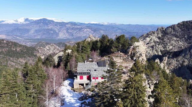 Le refuge de Mariailles situ&eacute; dans les massif du Canigou dans le d&eacute;partement des pyr&eacute;n&eacute;es orientales en r&eacute;gion Occitanie.