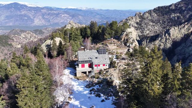 Le refuge de Mariailles situ&eacute; dans les massif du Canigou dans le d&eacute;partement des pyr&eacute;n&eacute;es orientales en r&eacute;gion Occitanie.