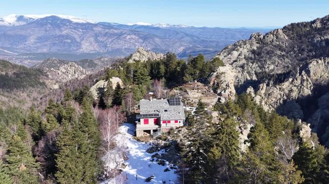 Le refuge de Mariailles situ&eacute; dans les massif du Canigou dans le d&eacute;partement des pyr&eacute;n&eacute;es orientales en r&eacute;gion Occitanie.