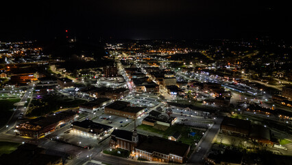 Obraz premium Aerial view of downtown with street lights and traffic 