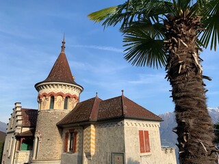 Schloss Bernese mit Palme - Orselina oberhalb Locarno im Tessin © hachri