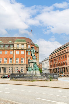 Niels Juel statue on its prominent pedestal in Copenhagen