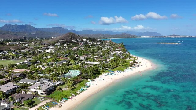 Beautiful coastline view along Lani Kai Beach with the Koolau Mountains in the background on the windward side of Oahu Island in Hawaii. 