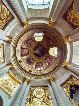 Decorated dome ceiling inside Les Invalides chapel