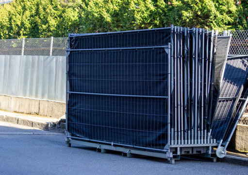 Heavy Duty Mobile Temporary Fence Panel Stillage and Stackable Steel Storage Rack with Casters for High Volume Construction Site Logistics