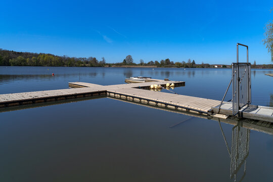 pontons flottant de mise &agrave; l'eau au lac