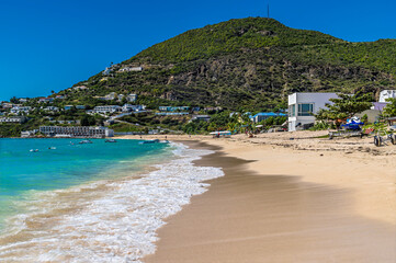 Fototapeta premium A view west along the Great Bay Beach in Philipsburg, Sint Maarten on a sunny day