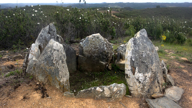 Megalithgrab Anta da Masmorra, Mealha, Algarve