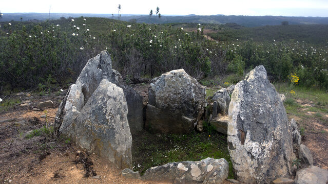 Megalithgrab Anta da Masmorra, Mealha, Algarve