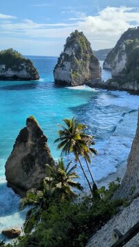 Vertical video of turquoise waves and iconic limestone cliffs at Diamond Beach, Nusa Penida, Bali. Perfect for social media reels and stories background