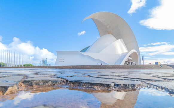 Santa Cruz de Tenerife, Canaries - 28 octobre 2024 : Auditorium de Santa Cruz de Tenerife.
