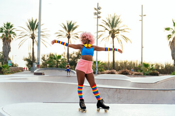 Obraz premium Beautiful woman skating with roller skates and having fun.