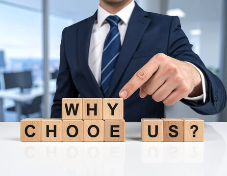 Why choose us? - Geschäftsmann zeigt auf das Wort "Why choose us?"