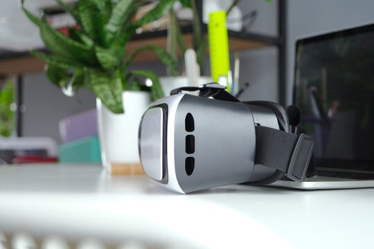 Computer with blank screen and virt ual reality glasses with headphones
