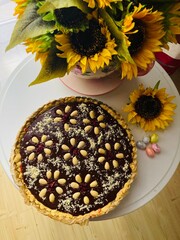 Mazurek na święta ciasto z czekoladą i migdałami słoneczniki  © Marek