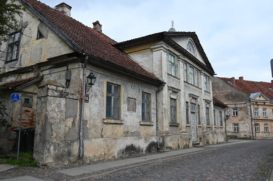 Renovierungsbed&uuml;rftiges historisches Altstadthaus in Kuldiga in Lettland