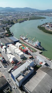 Imagens Aereas do Complexo Portu&aacute;rio de Itajai Santa Cataina Cont&ecirc;iner