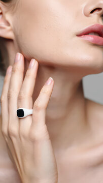 Smart fertility ring on woman's finger, ovulation tracking, wearable tech, femtech 2.0, hormonal intelligence, digital fertility monitor, reproductive health sensor, smart jewelry, bio-sensor
