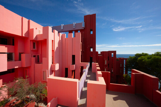 apartment modern architecture sunlight vacation summer blue sky housing building horizon sea - La Muralla Roja - Calpe, Alicante, Spain - 2025