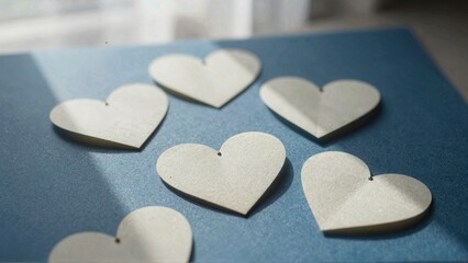 Obraz premium Paper hearts on blue surface