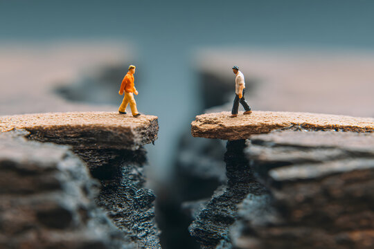 Division, inequality, disconnection, decision-making, and crossroads surrounding naphtha and petroleum resources. An image of moving forward into the future amidst energy issues