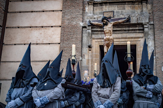 Semana Santa Valladolid, desfiles procesionales de manifestaci&oacute;n religiosa cat&oacute;lica en Valladolid Espa&ntilde;a. celebraci&oacute;n de la Semana Santa en Espa&ntilde;a actos religiosos que recuerdan la muerte y resurrecci