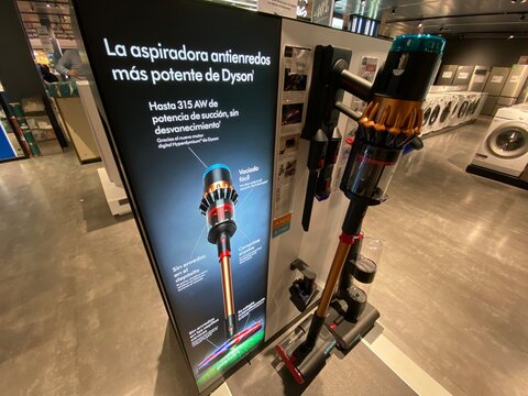 Jerez de la frontera, spain, january 2, 2026 dyson vacuum cleaner on a retail store display, highlighting its advanced features like anti tangle technology and strong suction