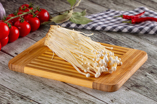 Raw organic fresh enoki mushrooms