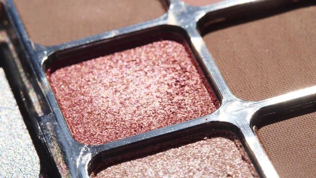 close-up of nude eyeshadow palette rotating in sunlight, soft warm tones and natural shades highlighted by light. Ideal for beauty content, makeup tutorials, cosmetic advertising, fashion visuals