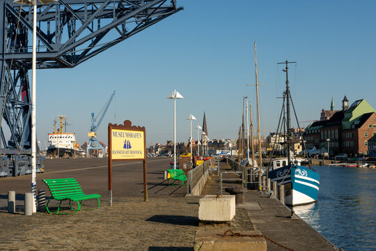 Blick auf den Museumshafen in Rostock 