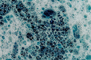  Texture astratta di emulsione di acqua , olio e detergente con colorante all'anilina e aggiunta di solvente © ematon