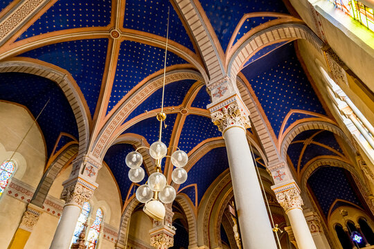 &Eacute;glise Saint-Ir&eacute;n&eacute;e de Bessenay en France