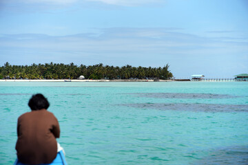 Obraz premium Onok Island is a tiny piece of paradise in the south of Palawan that features expansive shallow clear waters, giant clams, a sand bar appearing during low tide