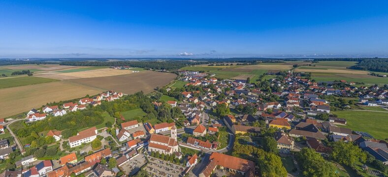 Die nordschw&auml;bische Gemeinde Tagmersheim bei Monheim aus der Vogelperspektive